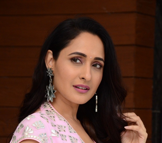 Movietonite_Ind's tweet photo. Beautiful Clicks of Actress @ItsMePragya
#PragyaJaiswal #Akhanda #AkhandaPrereleaseEvent #movies https://t.co/QM8KFg9dkB