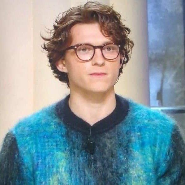 leticialeaoll's tweet photo. No filme não sei, mas se a Marvel quiser mandar 3 Tom Holland pra minha casa pode numa boa... https://t.co/FnRnruh6T2