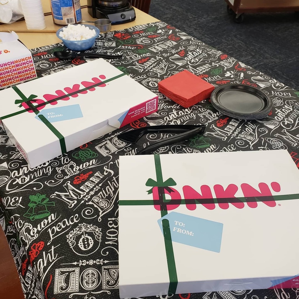 Ready for the Brunch &amp; Browse today!  Lots of new books. 
#LorisLionsRead 
#hcslibrarymedia 
#hcslead instagr.am/p/CW5lqRiFwxE/