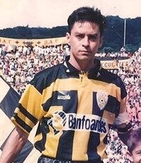 QuirozAnderson's tweet photo. Hoy de cumpleaños ⚽️🥳

El tachirense Andrés Paz, jugador del @DvoTachira , ganó dos estrellas con el aurinegro en 1984 y 1986. 

El defensor central disputó 5 Copas Libertadores con el aurinegro. https://t.co/joH0antT3J