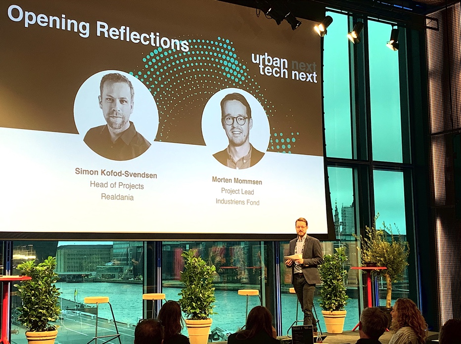 _urbantech's tweet photo. On stage now: Opening Reflections by @Industriensfond  and @Realdaniadk 

🎙 Morten Mommsen

#urbantech #realdania #whydk #industriensfond https://t.co/1E55CO4KSM