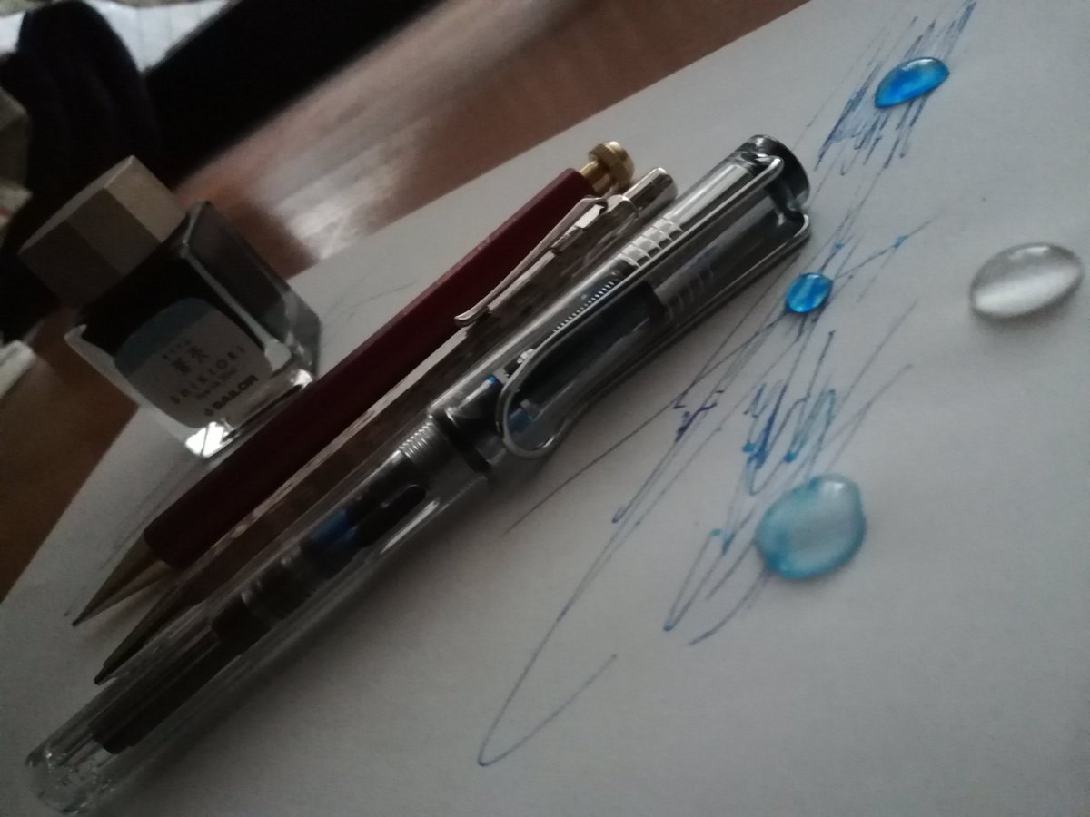 sky_stationery's tweet photo. これ好き  #redcollection https://t.co/GGMJHrOMCg