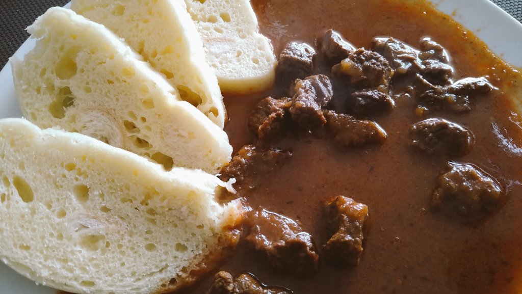 BakingCooking's tweet image. #homemade slow cooked beef goulash with dumplings just hits the spot on such a cold and snowy day 👩🏻‍🍳🍖🍲🥟❄️☃️🌨️😋 #cooking #homecooking #Lunchtime #lunch #food #foodie #goulash #stew #comfortfood #delicious #yummy #WinterIsComing