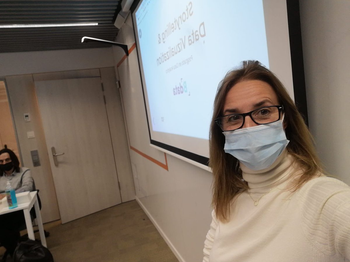 BarcelonaData's tweet photo. Ayer tuvimos sesión de Storytelling &amp; Data Visualization con @eli_vivas co-fundadora de @StorydataBcn. Eli explicó las claves de una buena visualización y habló de herramientas como Datawrapper o Flourish. Para ser Data Analyst hay que contar historias con datos #storytelling https://t.co/jBs9bGbolm
