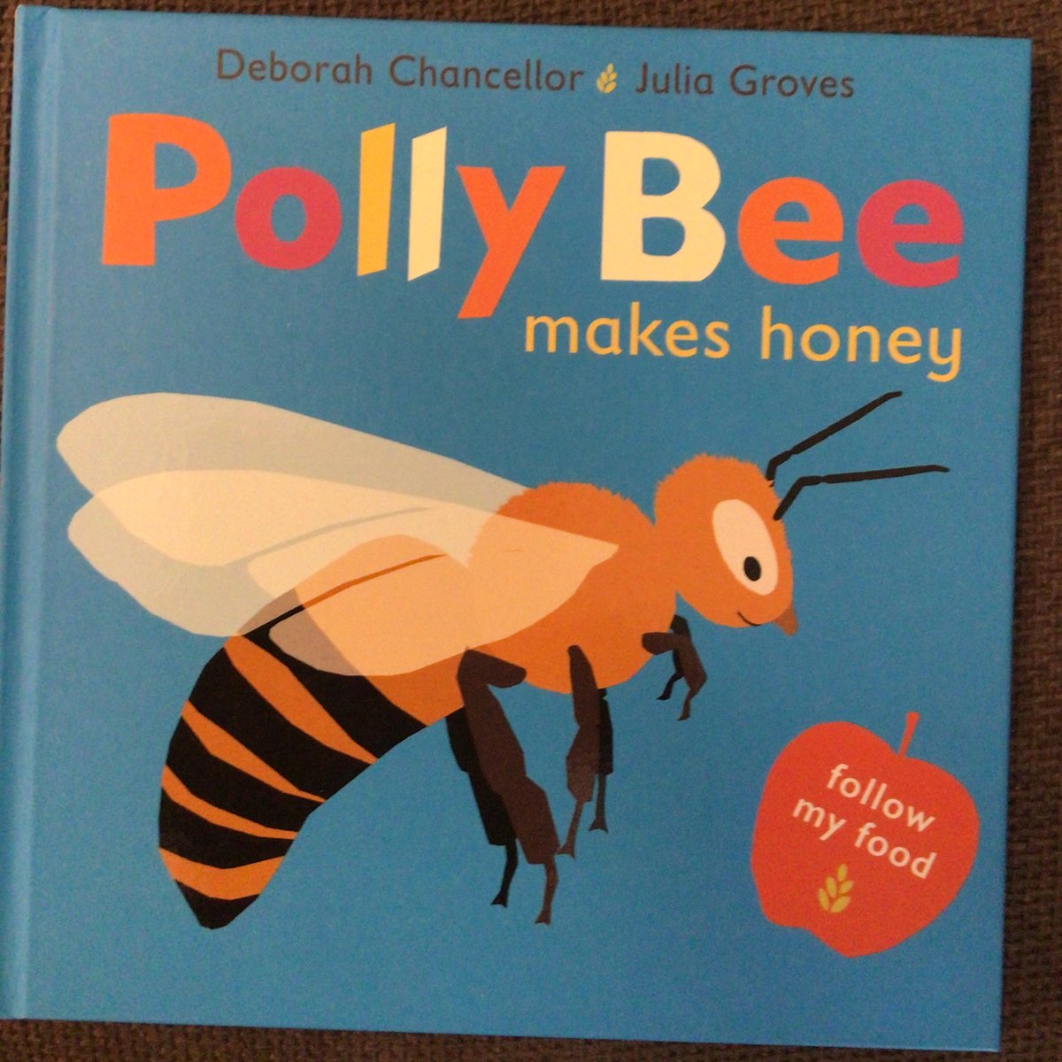 writeaboutbooks's tweet photo. Deborah Chancellor & @julia2groves created the 2nd book in the #FollowMyFood series using a simple vocabulary rich text & colourful papercut illustrations, plus a quiz & extra information at the end. #PollyBeeMakesHoney @Scallywagpress #NNFN2021. See also #MillyCowGivesMilk 3/4 https://t.co/kFcNbd3qkQ