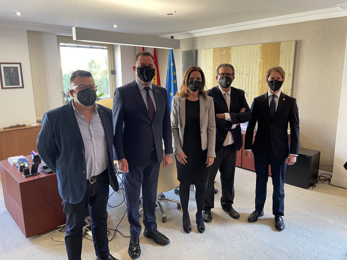 fundoscyl's tweet photo. 🟣🔵Una delegación de @fundoscyl y @ESICEducation  ha visitado la sede de la Consejería de Empleo e Industria de la @jcyl , donde fueron recibidos por la consejera, @carlotaamigo , el viceconsejero de Empleo, @Ciudadano_AV , y el gerente del eCyL, @bartolomecachon https://t.co/EXvLnDsYH7