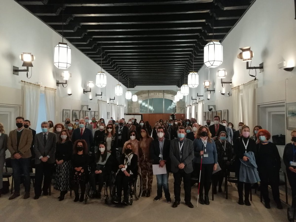 ASPACEAndalucia's tweet photo. Hoy hemos asistido a la lectura de Adrián, usuario de @Aspace_Sevilla, del manifiesto por el #DiaInternacionalDeLaDiscapacidad en el @ParlamentoAnd
junto a @CERMIAndalucia en representación de las entidades #ASPACE y los más de 700.000 niñ@s, mujeres y hombres con discapacidad. https://t.co/0m8L7mhPKl