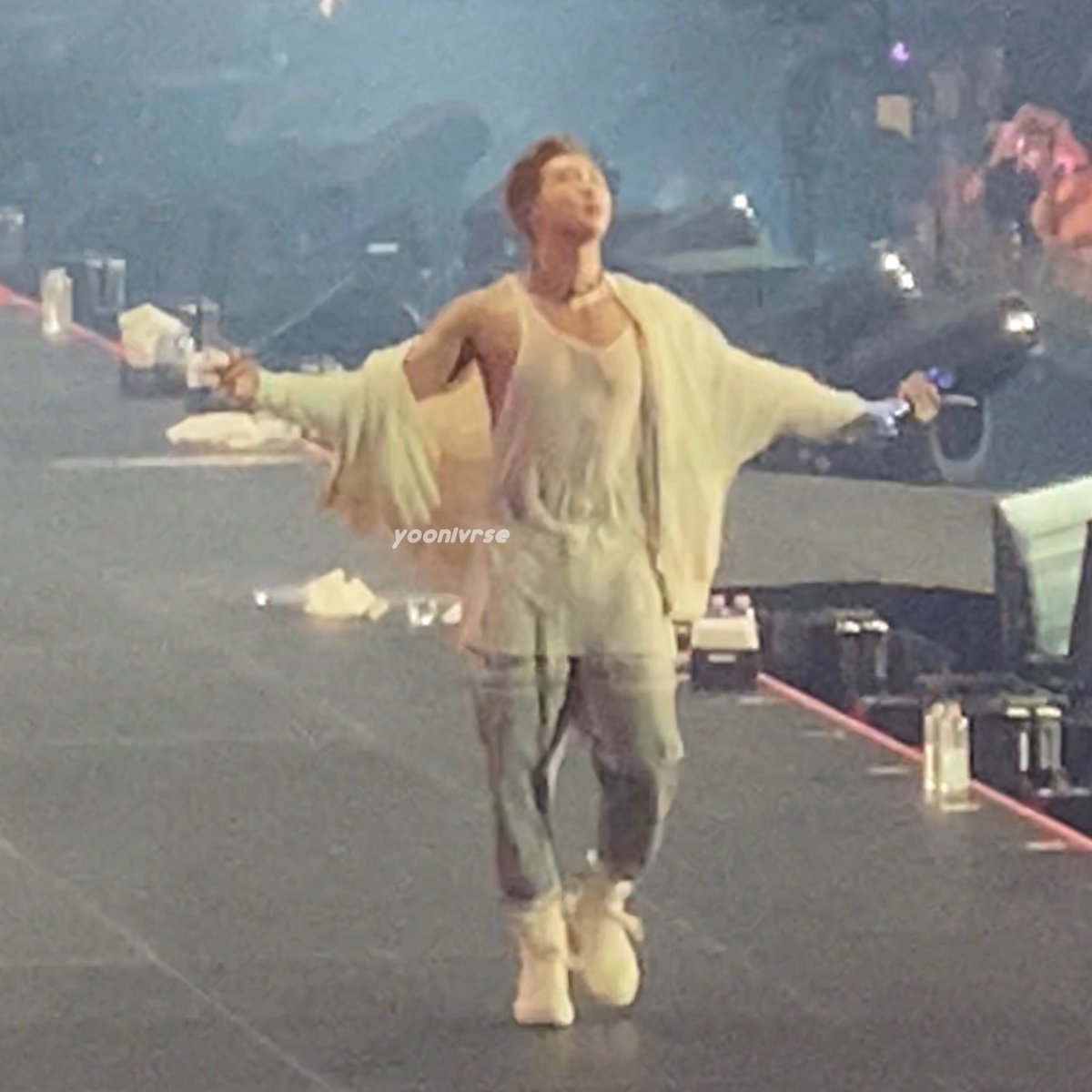kimnamjoonpics's tweet photo. ladies and gentlemen, kim namjoon https://t.co/IRrIz1J1Ad