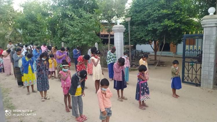 Khithitofficial's tweet photo. ကျေးစာကျတွင် အကြမ်းဖက် စစ်ကောင်စီ တော်လှန်ရေး ပြည်သူများ ချီတက် ဆန္ဒပြ 
ရန်ကုန်၊ နိုဝင်ဘာ ၃၀
ယင်းမာပင်မြို့နယ် ကျေးစာကျ ကျေးရွာသပိတ်စစ်ကြောင်း ဦးဆောင်ကာ ယနေ့ နိုဝင်ဘာလ ၃၀ ရက်နေ့တွင် အကြမ်းဖက် စစ်ကောင်စီ တော်လှန်ရေး ပြည်သူများ ချီတက် ဆန္ဒပြခဲ့ကြောင်း သိရသည်။ https://t.co/EPuDwcmMfo