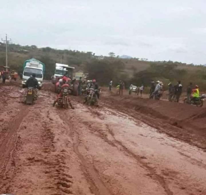 Jane_FKyalo's tweet photo. This is Emali-Ukia road. Very broad, smart and well kept... As the DP put it when he came to Makueni, serikali yake imefanya kazi sana.... Thankyou @WilliamsRuto for always thinking about us. https://t.co/pO0Le5rqYt