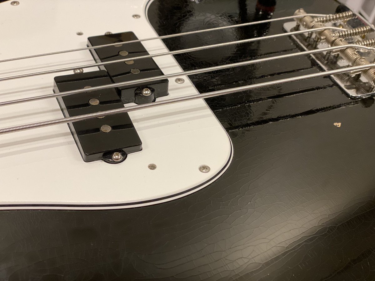 hata4591's tweet photo. 練習用CDに重ねてたベースライン6曲録り直し。これにレコーディング曲を加えてCDにでもしとくか。
2時間半弾き続けて疲れた。
プレベよおつかれさん。 https://t.co/DnZOTiPnbZ