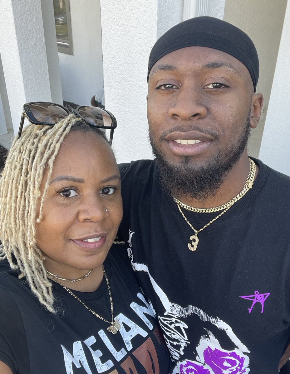 Facts_UCF's tweet photo. Prayers 🙏🏼up for Otis’s Mom @nymzdee 
⚔️🖤💛⚔️ https://t.co/VRWvhE8agI