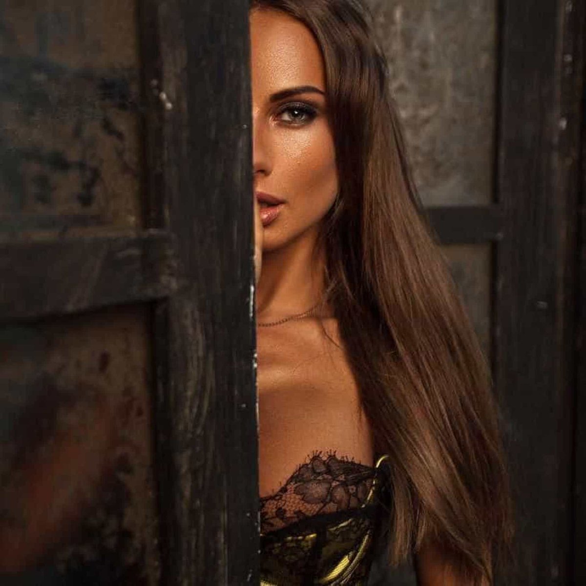 DaniLivesAgain's tweet photo. Peek a boo. Is it time to return? https://t.co/CRJrKsFRa2