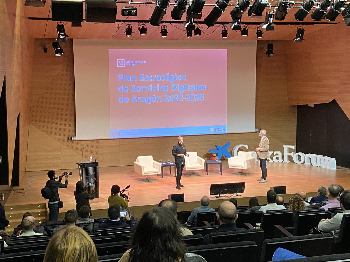 mlatorre14's tweet photo. .@JoseMSubero y Jesus Diez nos presentan el #planSDA 2022-2025. Encantados desde @Hiberus de ayudar en este ambicioso proyecto con nuestro socio @Fractal_UXSD https://t.co/XhDaltUYpT