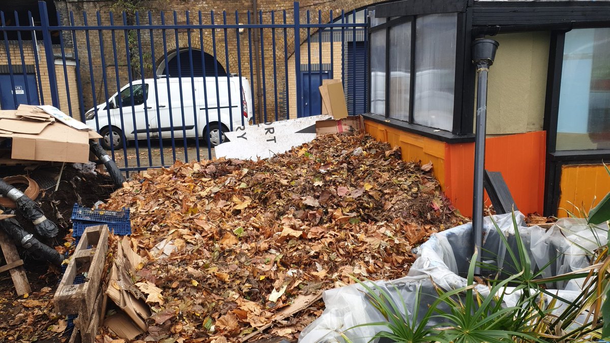 andy_vauxhall's tweet photo. The leaf mound to #leafmold via the # greenhouse heating system... cruising the Street of vauxhall need a lot more leaves to complete project #SGNvauxhall #zerocarbon https://t.co/7msL07RPUs