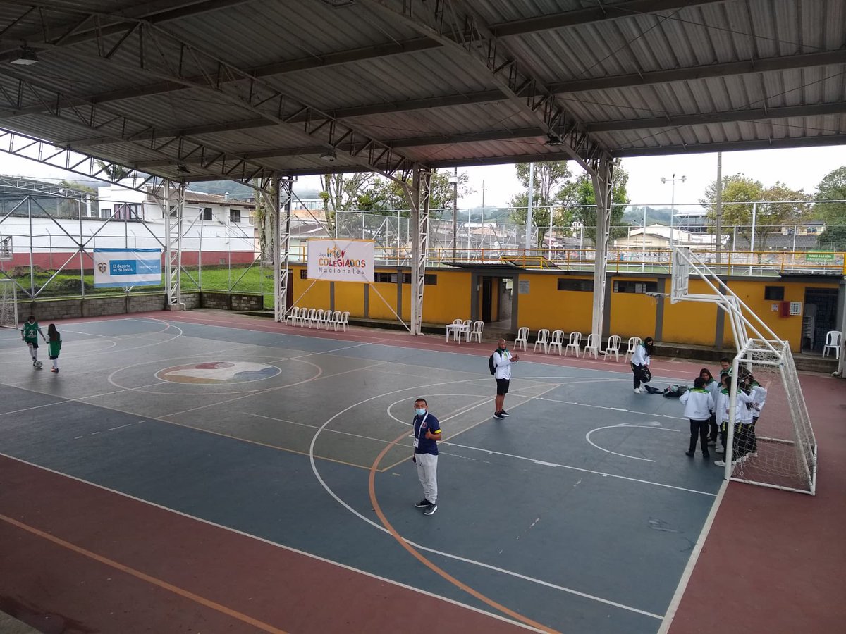 AlcaldiaPopayan's tweet photo. En sus marcas… 🏃🏽‍♂️ 

Nuestros escenarios deportivos ya están listos para los Juegos Intercolegiados Supérate - Regional Pacífico ⚽️🏀🏐

Las delegaciones de Chocó, Valle del Cauca, Nariño y Cauca lucharán 💪🏽 para obtener un cupo en la Fase Nacional😃

👉🏻 #SecDeportePopayán https://t.co/UX6sOeBO3R