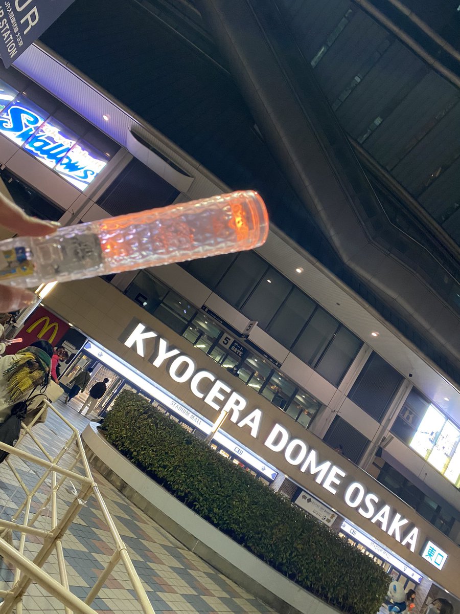 ricty0531's tweet photo. AAA DOME TOUR 15th ANNIVERSARY -thanx AAA lot-

楽しかったぁ！！
目の前来てにっしー歌うし
だっちゃんも最後の歌で目の前やし
めっちゃめっちゃめっちゃいい席すぎた♡
さいこーうアリーナ席🧡🧡🧡🧡🧡 https://t.co/tIxpdpda6u