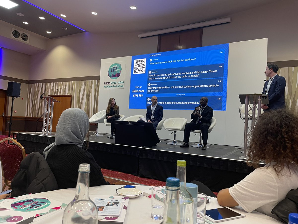 YouthnetworkCIC's tweet photo. Don’t you love it when speakers go on stage after you and name check you!
Go #Callum #Ellie #Meryll ✌🏽
Thanks @HelenGou @lutoncouncil #Marek and #PastorTrevor
#LevellingUpLuton https://t.co/ZAdLQT5jbP