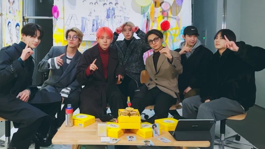 thalvsly's tweet photo. 1 year with these seven stars!💗 https://t.co/6JRxXbehMR