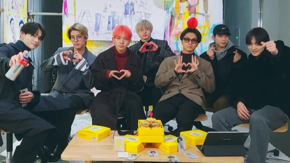 thalvsly's tweet photo. 1 year with these seven stars!💗 https://t.co/6JRxXbehMR