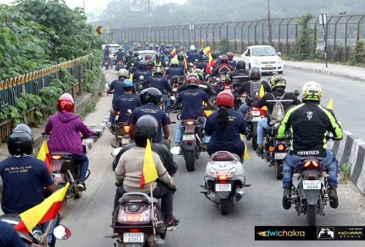 JagadeeshMB_'s tweet photo. #RideForAppu. ನಮ್ಮ ಪ್ರೀತಿಯ ಪವರ್ ಸ್ಟಾರ್ #ಪುನಿತ್_ರಾಜಕುಮಾರ್ ರವರಿಗೆ ಬೆಂಗಳೂರಿನಲ್ಲಿ 'ದ್ವಿಚಕ್ರ' ವತಿಯಿಂದ ನೂರಾರು ಬೈಕರ್ಸ್ ರೈಡ್ ಮುಖೇನ ಶ್ರದ್ಧಾಂಜಲಿ ಸಲ್ಲಿಸಿದರು.
ಕನ್ನಡ ಬಾವುಟ ದೊಂದಿಗೆ ಅಪ್ಪು ಪಟ ವಿರುವ ಟೀ ಶರ್ಟ್ ತೊಟ್ಟು ನಗರ ಸಂಚಾರ.ಉನ್ನತ ಶಿಕ್ಷಣ ಸಚಿವ ಅಶ್ವಥ್ ನಾರಾಯಣ್ ರವರು ಸಹ ಪಾಲ್ಗೊಂಡಿದ್ದರು.💛❤️
#Appu https://t.co/hJTqRhQLCy