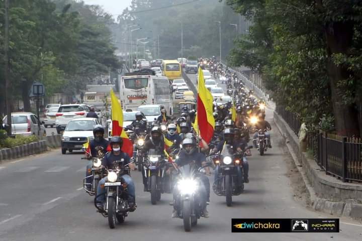 JagadeeshMB_'s tweet photo. #RideForAppu. ನಮ್ಮ ಪ್ರೀತಿಯ ಪವರ್ ಸ್ಟಾರ್ #ಪುನಿತ್_ರಾಜಕುಮಾರ್ ರವರಿಗೆ ಬೆಂಗಳೂರಿನಲ್ಲಿ 'ದ್ವಿಚಕ್ರ' ವತಿಯಿಂದ ನೂರಾರು ಬೈಕರ್ಸ್ ರೈಡ್ ಮುಖೇನ ಶ್ರದ್ಧಾಂಜಲಿ ಸಲ್ಲಿಸಿದರು.
ಕನ್ನಡ ಬಾವುಟ ದೊಂದಿಗೆ ಅಪ್ಪು ಪಟ ವಿರುವ ಟೀ ಶರ್ಟ್ ತೊಟ್ಟು ನಗರ ಸಂಚಾರ.ಉನ್ನತ ಶಿಕ್ಷಣ ಸಚಿವ ಅಶ್ವಥ್ ನಾರಾಯಣ್ ರವರು ಸಹ ಪಾಲ್ಗೊಂಡಿದ್ದರು.💛❤️
#Appu https://t.co/hJTqRhQLCy