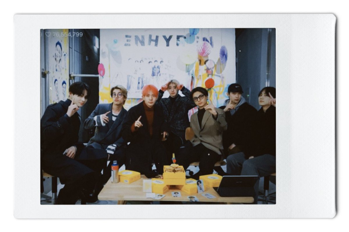enhaonfilm's tweet photo. [ 🎞 ] #enhypen 1st anniversary vlive in polaroids ! https://t.co/9itzRlvFsz