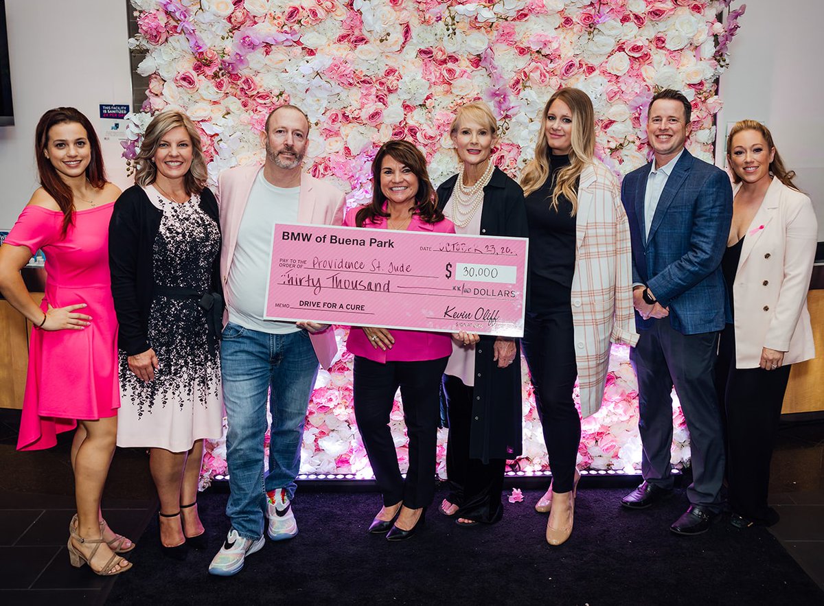 AutoNation's tweet photo. This #GivingTuesday we are thankful to all our Associates and partners who have given their time and talent to change the world for the better. At AutoNation, we #DRVPNK 24/7. It's who we are. It's what we do.  #LoveToSeeIt #EverydayisGiving #ChecksOnChecks https://t.co/cb24Gb6kr4