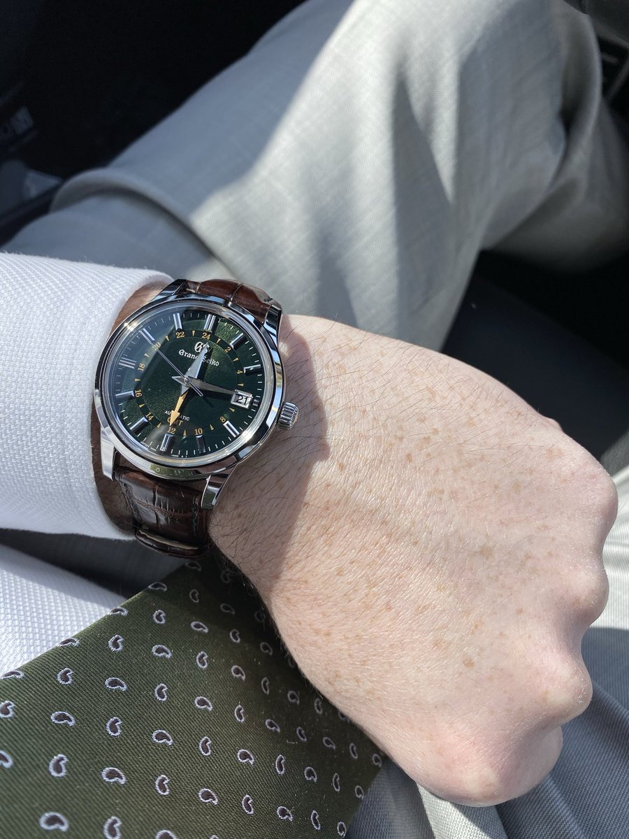 radonLive's tweet photo. @KOR_Kez @ShahZaMk @SicK_cs @dapr @zombs @TenZOfficial Love the watch man, congrats! Grand Seiko is awesome! https://t.co/NoS3QPwPQI