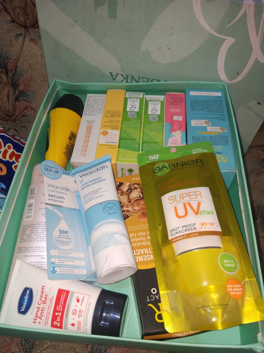 setancentiil's tweet photo. Haruskah hamba buka lapak disini? 😁
Yuk yg mau makeup skincare ada Maybelline, L'oreal, Garnier, MakeOver, dll😁 Ori, masih segel, exp 2023/2024, murah meriah pokonya 😁👍

*Maaf males ngejejerin😭 https://t.co/1LYfEOjQUN