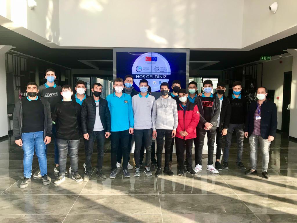 YDDMmersin's tweet photo. Mersin Model Fabrika ve Yenilik Merkezimizi ziyaret eden Şişecam Mesleki ve Teknik Anadolu Lisesi öğrencilerimize teşekkür ederiz.  @yenilikmersin #modelfabrika #mersinmodelfabrika #modelfactory #inovasyon #innovation https://t.co/nt4TGZ1Ts7