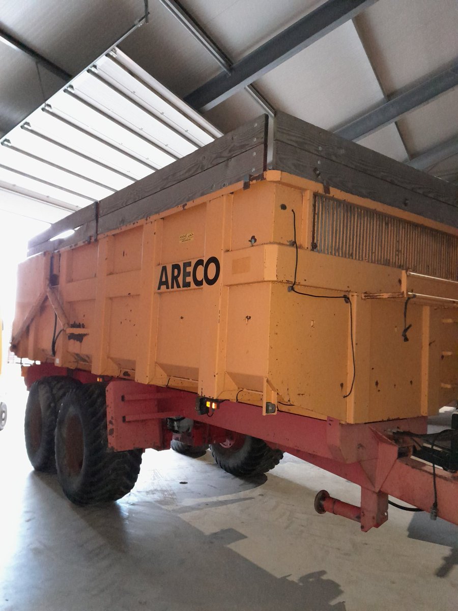 Iemand die weet waar ik het typenummer/ chassisnummer kan vinden van deze kipper? #dtv #areco #mullie