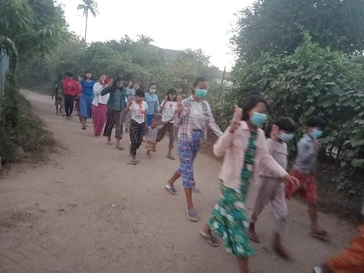 Mnla98479375's tweet photo. A protest march was held in #Yekyipin village, #YinMarPin Township, on November 30 against the military council.
FREEDOM FROM FEAR
#Nov30Coup
#WhatsHappeningInMyanmar https://t.co/30Lqyzh3PN