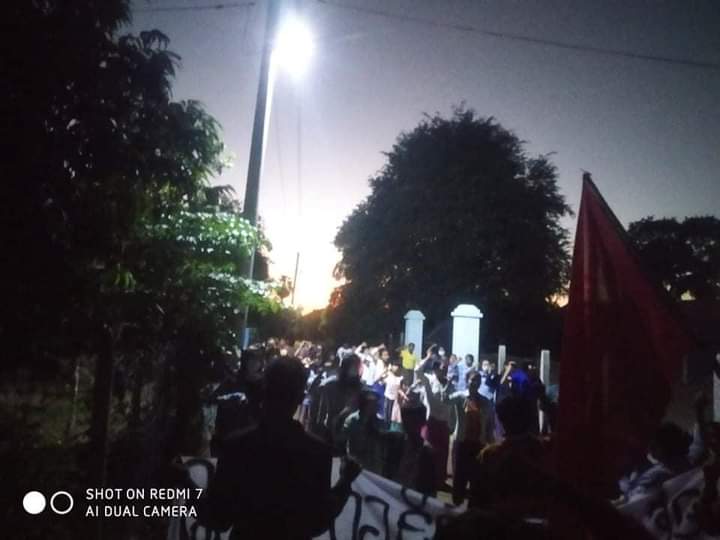 Mnla98479375's tweet photo. A protest march was held in #Yekyipin village, #YinMarPin Township, on November 30 against the military council.
FREEDOM FROM FEAR
#Nov30Coup
#WhatsHappeningInMyanmar https://t.co/30Lqyzh3PN