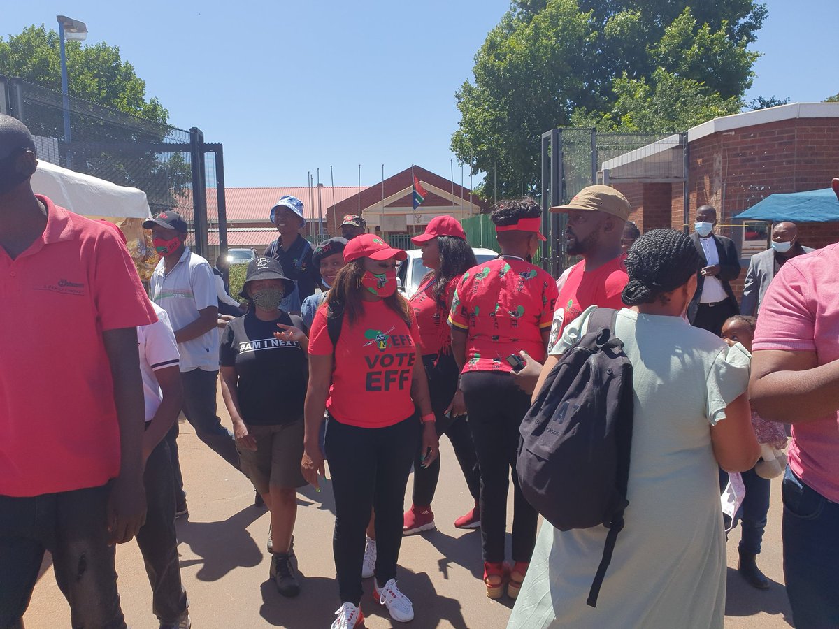 tshedimalaika's tweet photo. @EFFSouthAfrica came in numbers in support of the family of #JusticeforTshepang #ProteaMagistrateCourt #GBV is sickening! https://t.co/GVJTnZvowB