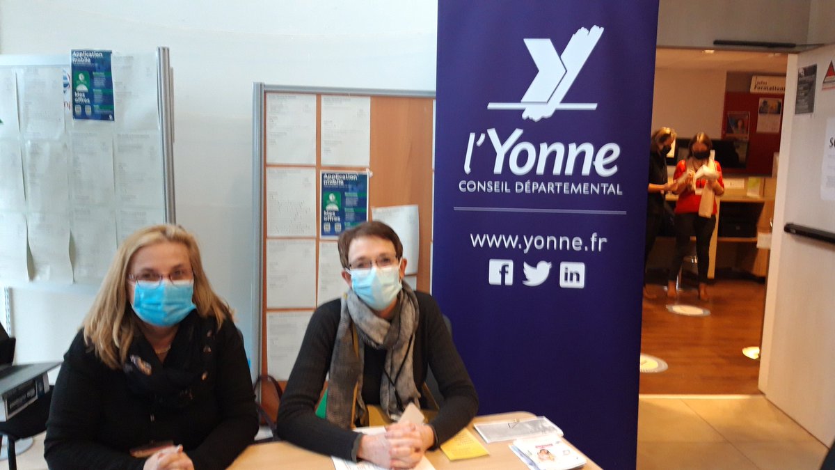 DutreixSeverine's tweet photo. Le forum emploi et insertion, organisé avec le #CD89 commence.
Des emplois et des formations sont proposés.
Présence du bus France Service du Conseil Départemental.
#AvecPôleEmploiAuxerre https://t.co/foptuMnogw