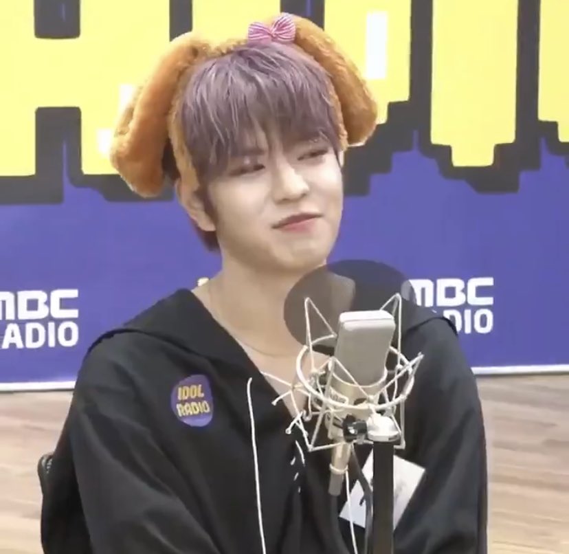 thinkskzglow's tweet photo. 🐶🎀
#StrayKids #EVERGLOW 
@Stray_Kids @EVERGLOW_twt https://t.co/3CJNFjTB1J