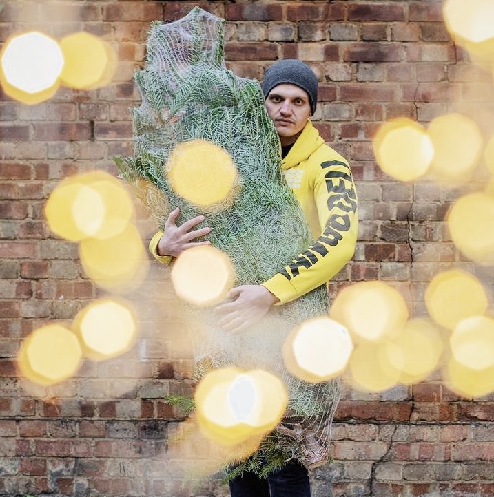 YangoDeli's tweet photo. Christmas Tree Delivery Within Fifteen Minutes🎄
The trees will be available to order via the #YangoDeli app while supplies last. Plus, you'll receive a Pines and Needles water-holding stand to keep your tree fresh for longer. We are the first to do this in #London #xmastree https://t.co/ggwwLUYSWy