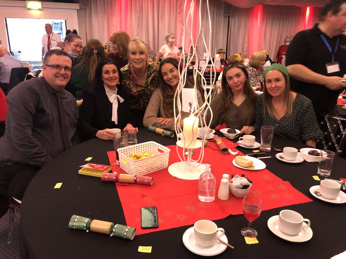 Having a lovely Christmas lunch ⁦<a href="/Its_Elemental/">The Elemental</a>⁩ thanks to ⁦<a href="/CareMerseyside/">Care Merseyside</a>⁩ ⁦⁦⁦<a href="/CathyConn/">Cathy Conn</a>⁩ ⁦@JEN_Elemental⁩