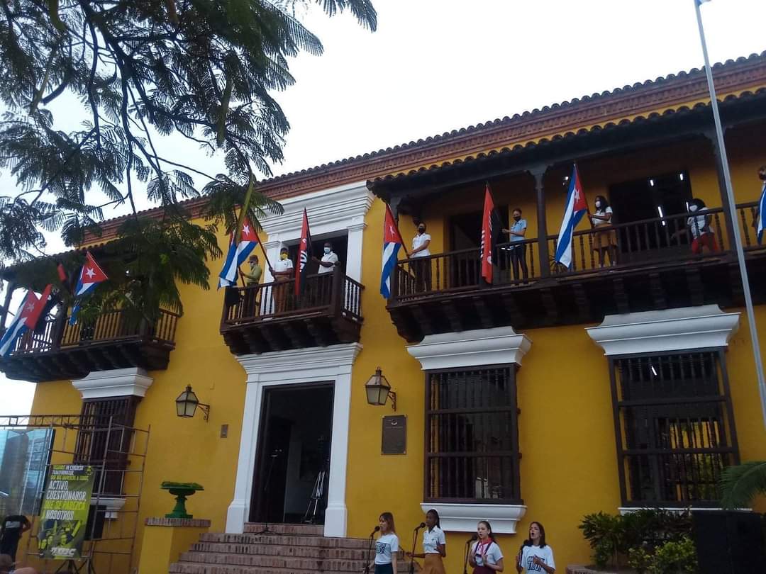 #CubaViveEnSuHistoria Aniversario 65 del Alzamiento Armado de santiago de Cuba,#SomosContinuidad defendiendo la ##patria agradecida.#CubaVive