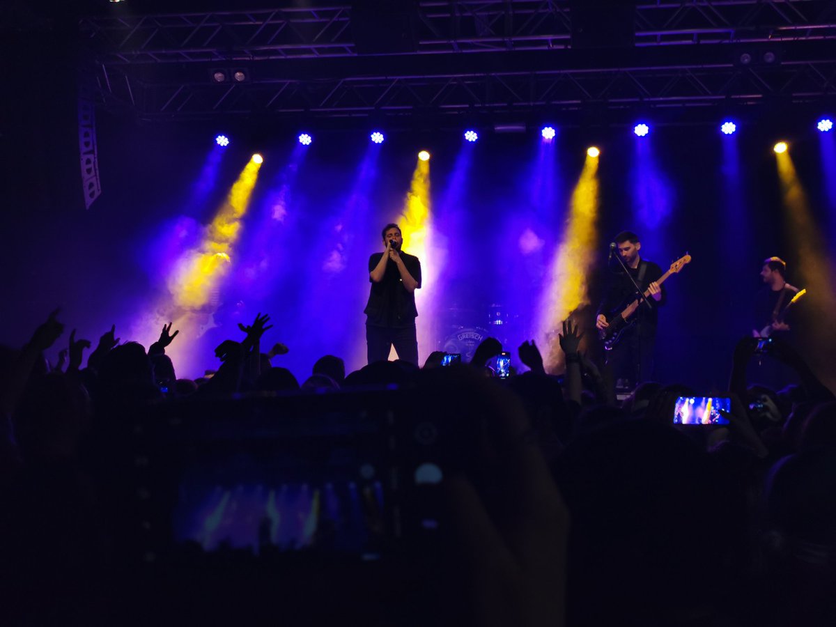 amieexjay's tweet photo. ymas playing bite my tongue last night has just made me more excited for the sinners never sleep show https://t.co/39umAEVPtp