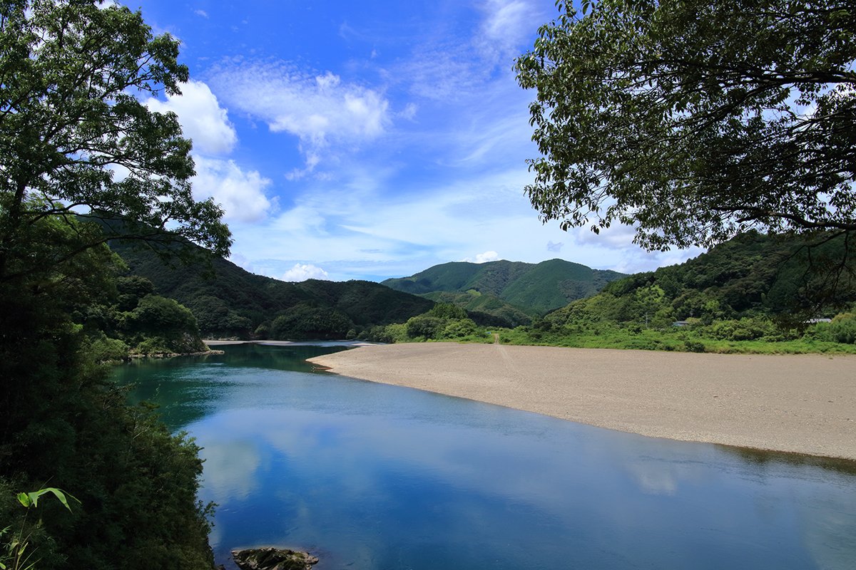 Kumasuke's tweet image. ニューラルフィルター、すげぇわ。左が元絵。
#photoshop #neuralfilter