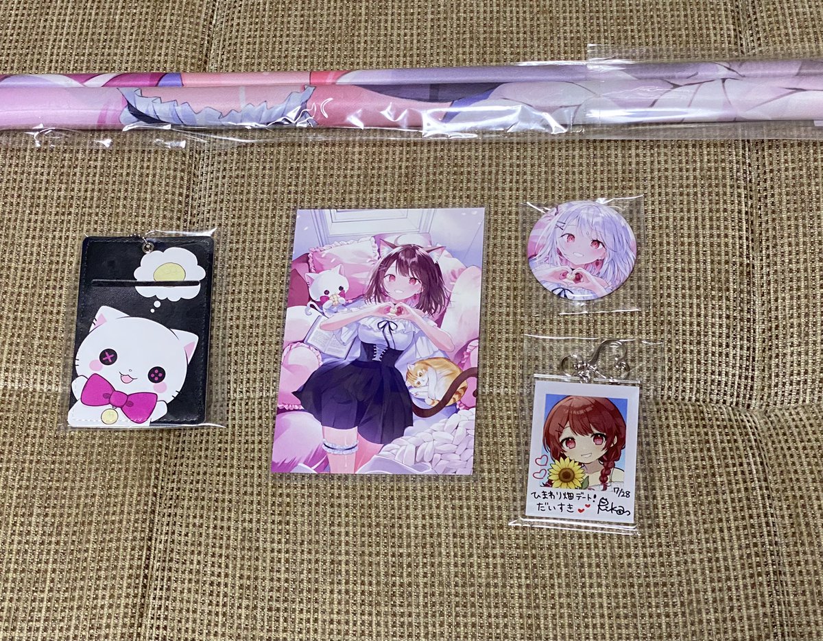 利香さんの誕生日記念グッズが届きました！ タペストリーやパスケース 