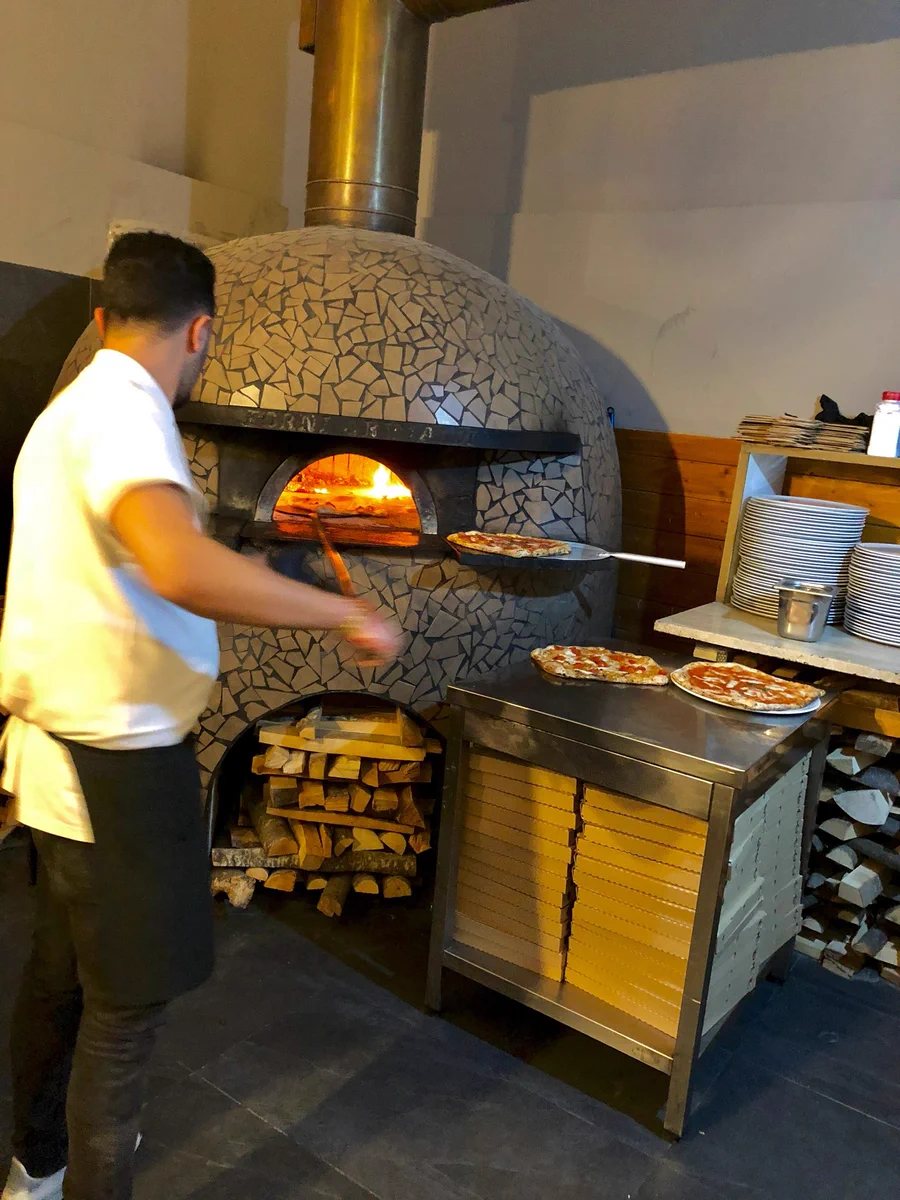 ナポリのマルゲリータが美味しい店の窯が？完全にザクだったwww