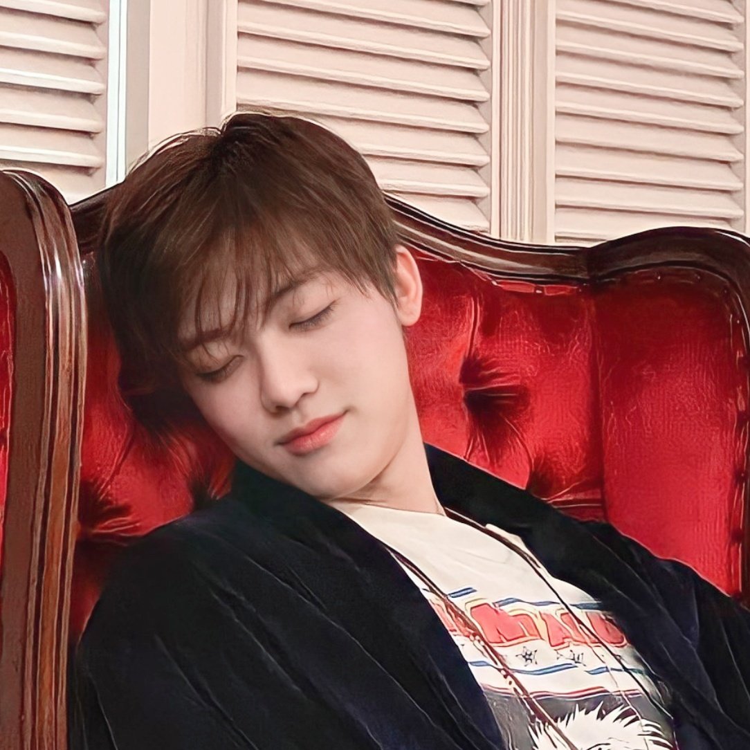 mercymenmypla_'s tweet photo. แก้มบี้ติดโซฟายังน่ารักเลยอะ หูก็เน้กๆกลมๆ เข้ากับแก้มอ้วนๆมาก เฮ้อ พระเจ้าสร้างมนุษย์​ให้น่ารักขนาดนี้ได้ไงวะ หรือเผลอปล่อยนางฟ้าลงมาเกิด 😔 https://t.co/U0LeCSSbAM