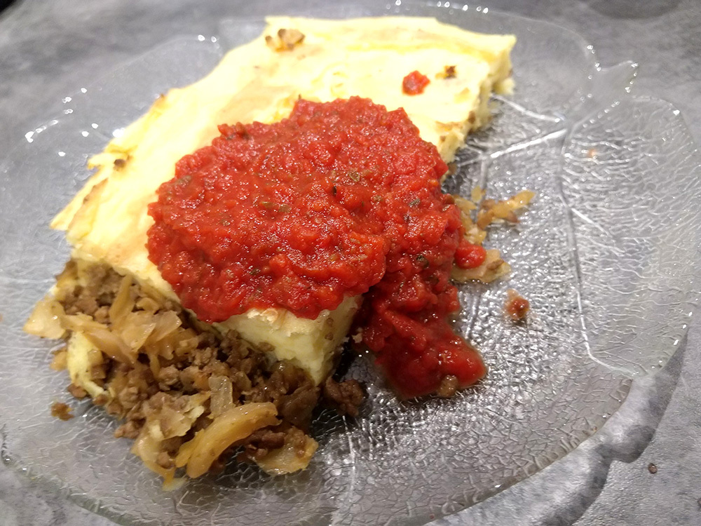 vvdb_se's tweet photo. Fransk köttfärsgratäng https://t.co/xgqPzXeydA Fransk köttfärsgratäng känns egentligen mer som kålpudding med potatismos och tomatsås. En något udda kombination kanske man kan tycka, men det funkar och smakar riktigt bra. Men jag kan inte ärligt säga att jag längtar efter nästa… https://t.co/CT1B6suV9e