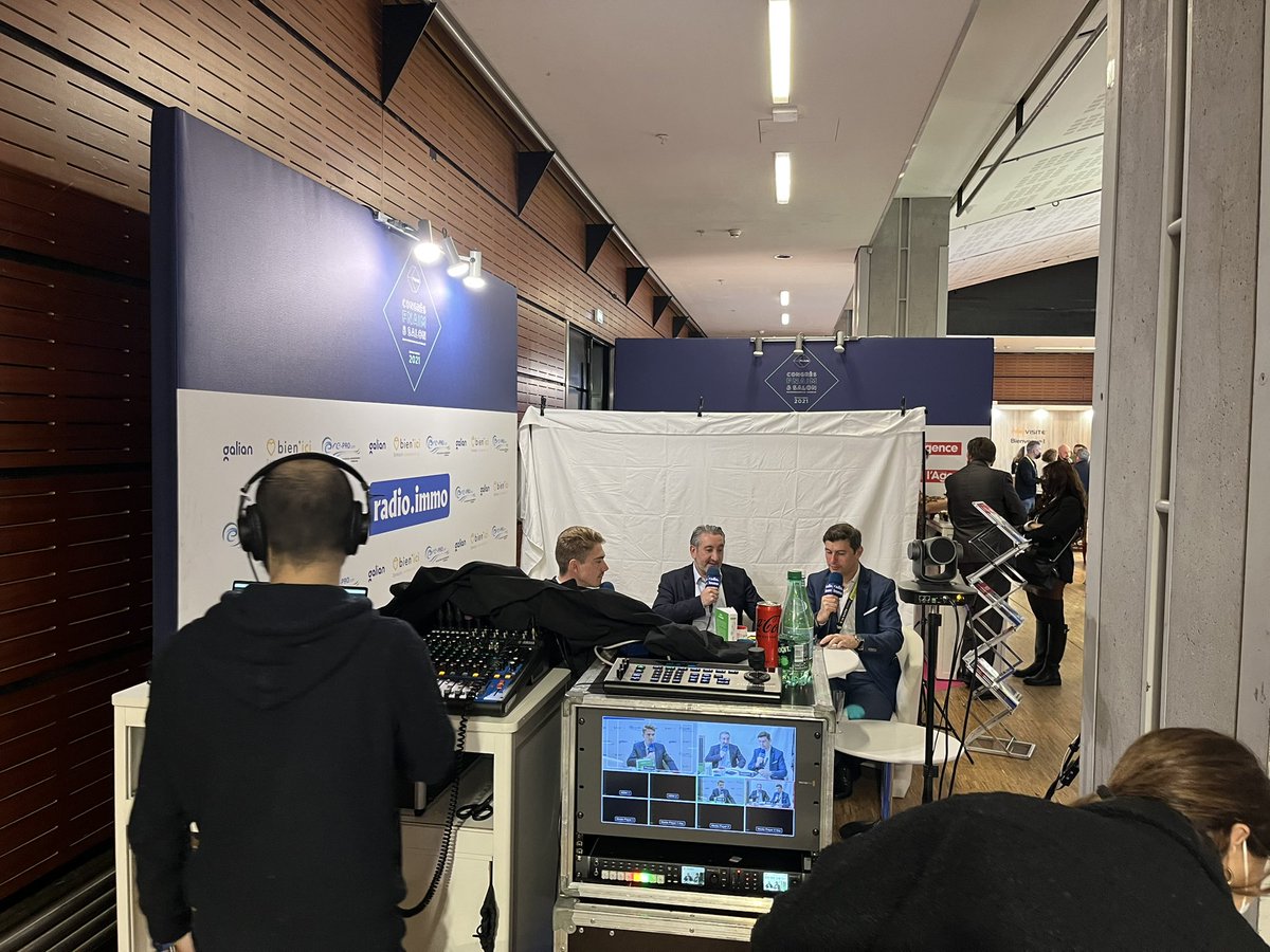 ere_pro's tweet photo. En attendant l’écoute du podcast, petit tour dans les coulisses de l’enregistrement. https://t.co/Dfd5Q718iy