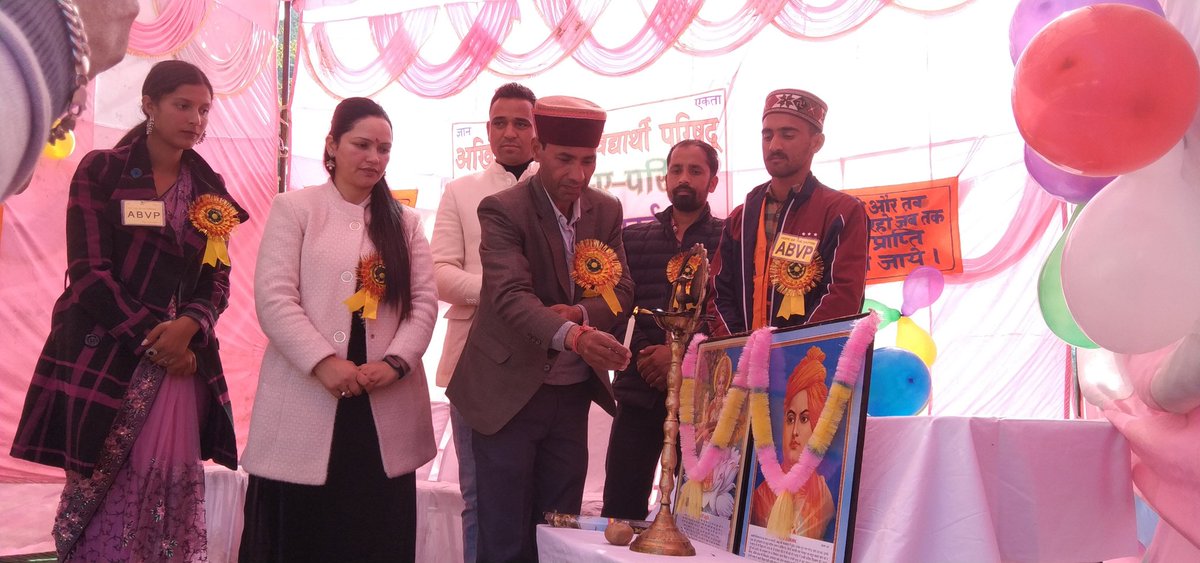 AbvpAnni's tweet photo. आज अखिल भारतीय विद्यार्थी परिषद आनी इकाई द्वारा सांस्कृतिक कार्यक्रम आगाज ए परिषद् का आयोजन किया गया

जिसमें मुख्य अतिथि महेंद्र ठाकुर जी व विशिष्ट अतिथि अनु ठाकुर जी और पंकज ठाकुर जी और विशेष अतिथि पिंकू ठाकुर जी मुख्य रूप से उपस्थित रहे। https://t.co/wA4hPEfbxO