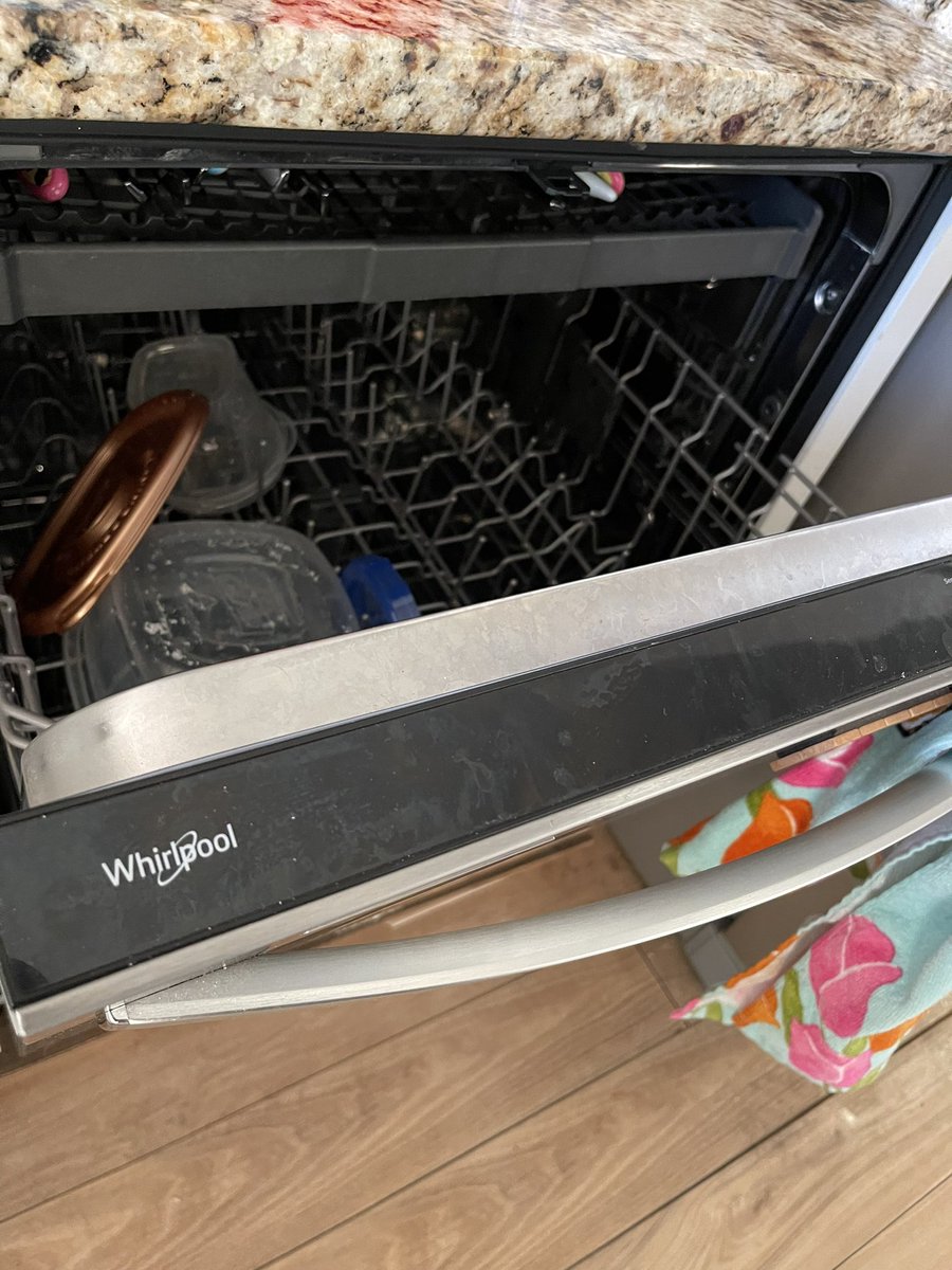 AKMillie's tweet photo. @whirlpoolusa bought this stupid dishwasher from @Lowes for almost $1000. Not even a month later, the top rack breaks. Got a warranty and have been waiting SINCE JUNE for the part to fix this. DO NOT BUY WHIRLPOOL!!!! 😡 😡 😡 https://t.co/OBU494Xpud