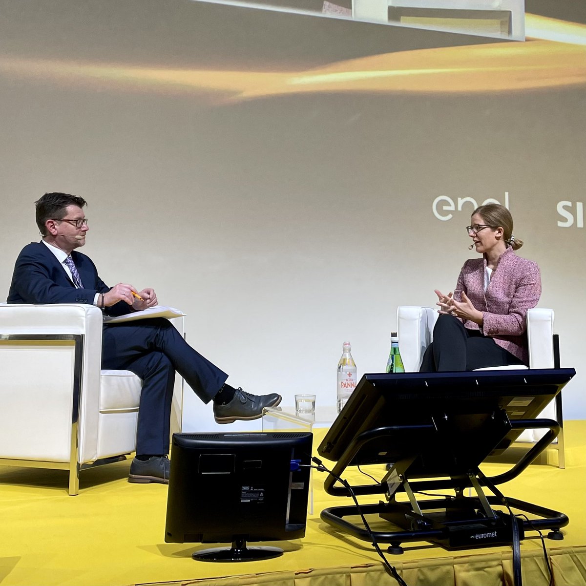 MarcoBecker_MB's tweet photo. @SabineErlingha1 from @SiemensInfra interviewed by @kelvinross68 about the recipe how to accelerate the #EnergyTransition “Better return-on-invest and better sustainability at the same time is possible!” #EnlitEurope https://t.co/VuuxgUS5kP